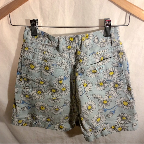 ⬇️ $45 GUESS by Marciano daisy Jean shorts - Picture 5 of 5